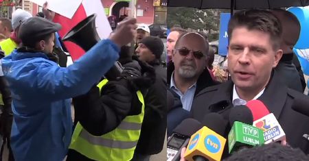 Petru obrzucony "frankami" przez zwolenników Kukiza: "ZABIERAJ FRANKI! Stop banksterom!"
