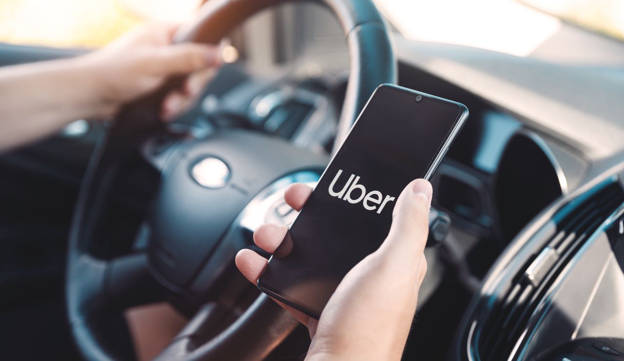 Krosno: Mieszkańcy mogą już zamawiać przejazdy przez aplikację Uber
