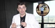 Tomasz Niecik klęczy przed ołtarzem. W komentarzach burza. Wypominają mu "Cztery osiemnastki"