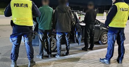 Przewozili migrantów przez granicę. Skuteczna akcja policji