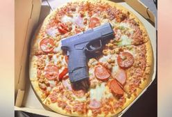 Wieźli nie tylko pizzę. Kierowca i pasażerowie za kratami w Kalifornii