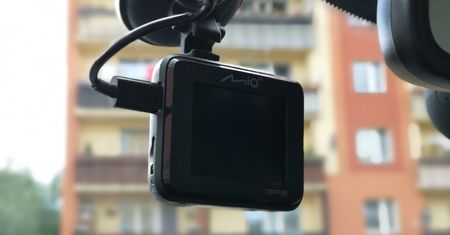 Krótki test Mio MiVue C330: wielofunkcyjna kamerka w rozsądnej cenie
