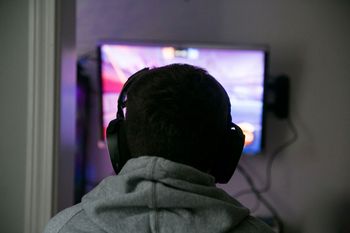 Twoje dziecko gra online? Ekspertka o bezpieczeństwie w sieci