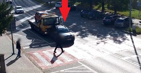 "Ku przestrodze". Pokazali nagranie. Pieszy oszukał przeznaczenie