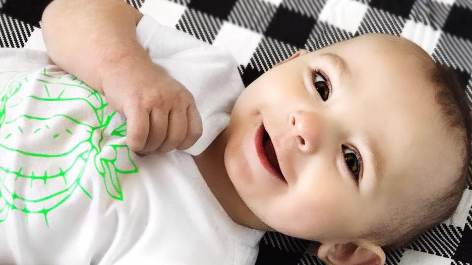 Niemowlę zmarło w swoim łóżeczku. Udusiło się zawinięte kocykiem