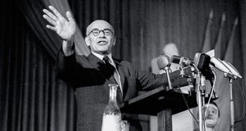 Idol tłumów. Jak Gomułka omamił Polaków?