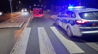 Łuzki: Śmiertelne potrącenie 83-letniej kobiety na przejściu dla pieszych. Czynności na miejscu prowadzi policja pod nadzorem prokuratora