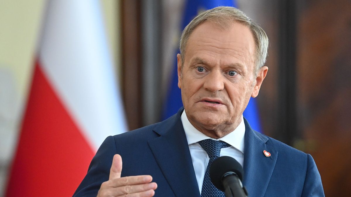 Warszawa, 21.05.2024. Premier Donald Tusk podczas konferencji prasowej po posiedzeniu rządu w siedzibie KPRM w Warszawie, 21 bm. Premier wydał zarządzenie ws. powołania komisji ds. badania wpływów rosyjskich i białoruskich w Polsce w latach 2004-2024. (jm) PAP/Piotr Nowak