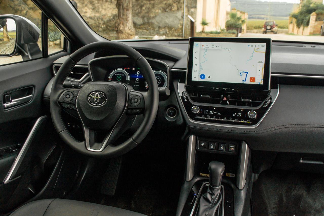 Pierwsza jazda Toyota Corolla Cross tu najważniejsze jest "wnętrze"