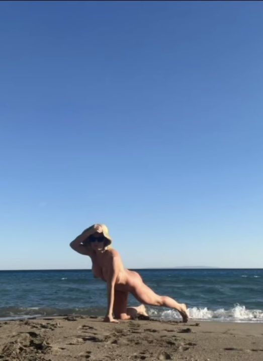 61-letnia Ewa Skibińska wygina się w bikini