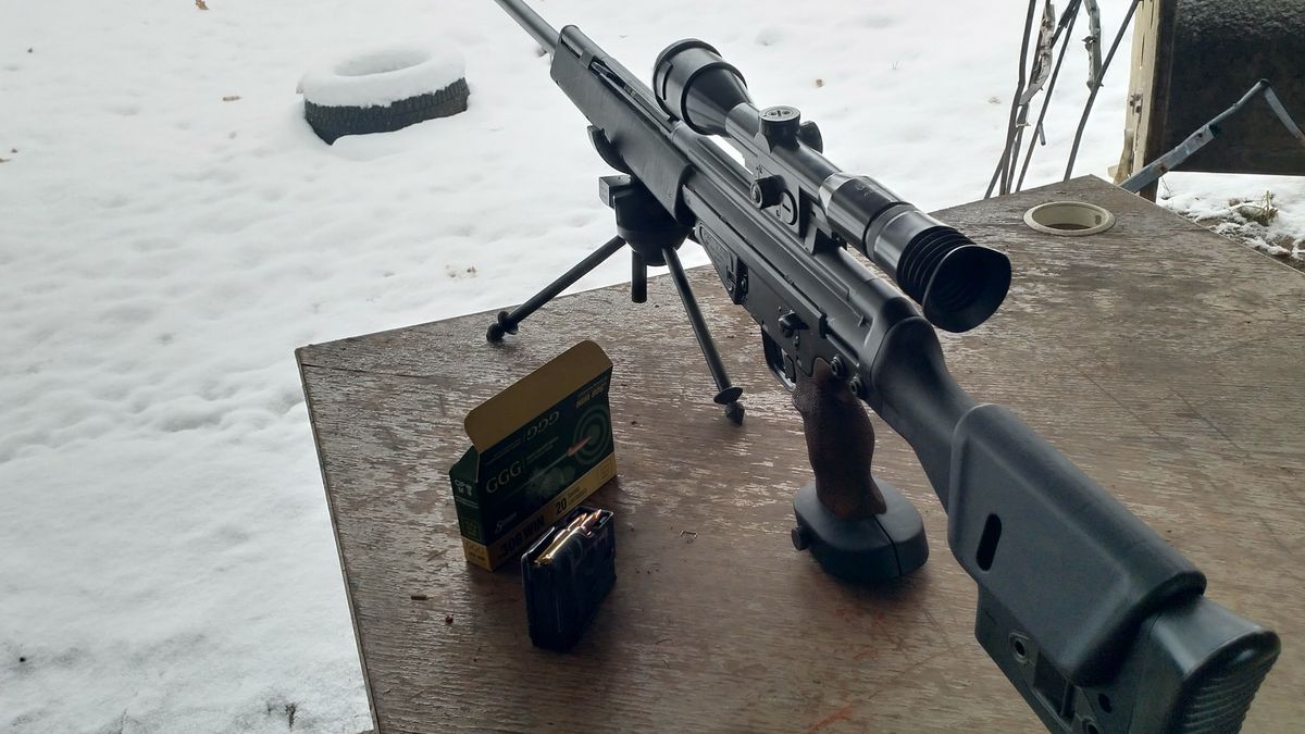 Mieliśmy okazję oddać kilka strzałów z tego legendarnego karabinu snajperskiego na strzelnicy LOK Białogard. 