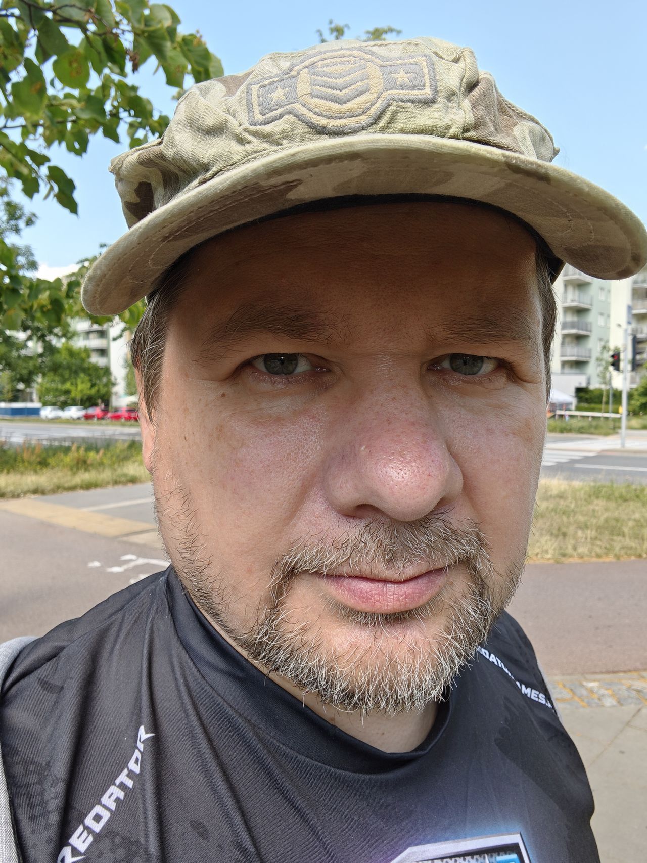 Zdjęcia w silnym świetle słonecznym. AF robi swoje. Ostatnie z rozmytym tłem i efektem "pupci niemowlaczka".