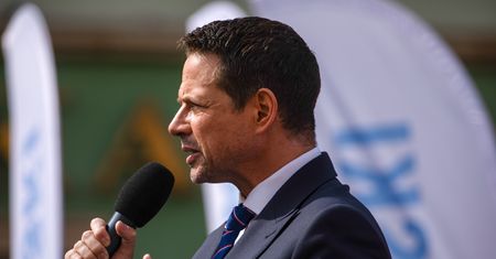 Trzaskowski uderza w prawicowych kandydatów. "Średniowieczne przepisy"