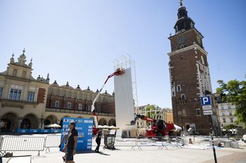 Na Rynku Głównym budują ogromną ścianę. W weekend Kraków stanie się światową stolicą wspinaczki sportowej