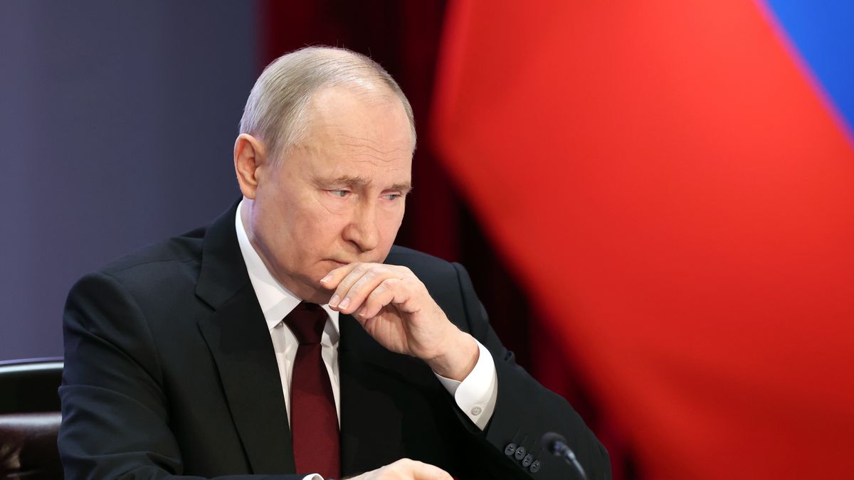 Russian President Vladimir Putin attends an annual extended meeting of the Interior Ministry Board in Moscow, Russia, 02 April 2024. The Russian president urged, among other things, law enforcement and security services to tighten security on public gatherings in the wake of the 22 March terrorist attack on the concert hall in the Moscow region that killed at least 144 people. EPA/SERGEI SAVOSTYANOV/SPUTNIK/KREMLIN POOL MANDATORY CREDIT Dostawca: PAP/EPA.