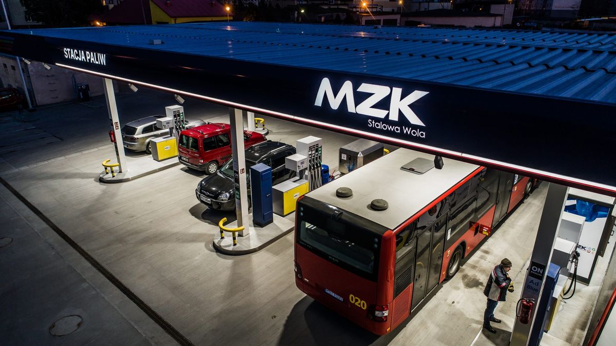 Miejska stacja w Stalowej Woli cieszy się ogromną popularnością. Zdarzało się, że brakowało paliwa w zbiornikach!