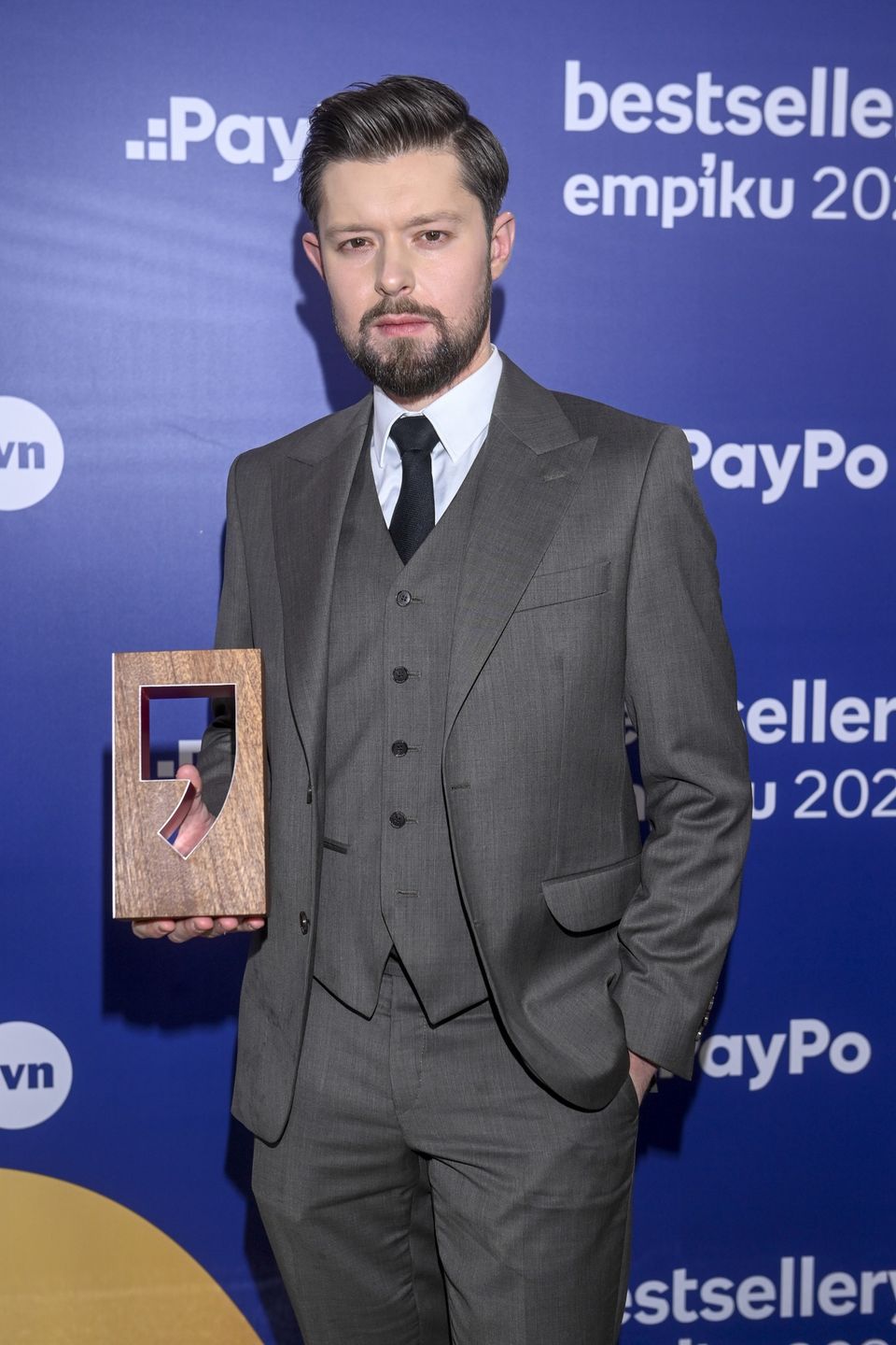 Remigiusz Mróz komentuje plotki o romansie z Joanną Opozdą. Wymowny wpis pisarza