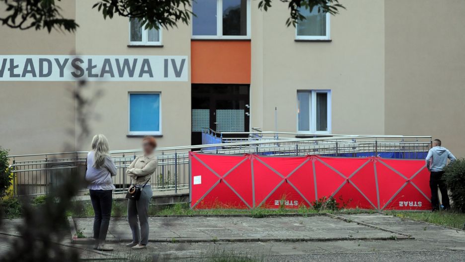 Koszalin. Z okna 9. piętra wypadło rodzeństwo