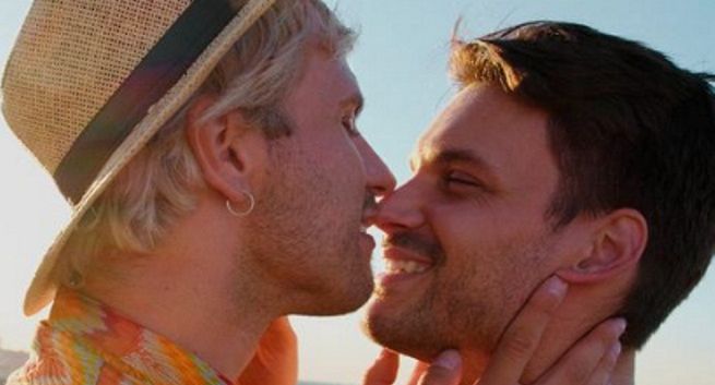 Doctor Brew przekuwa homofobiczny hejt w pomoc dla Kampanii Przeciw Homofobii