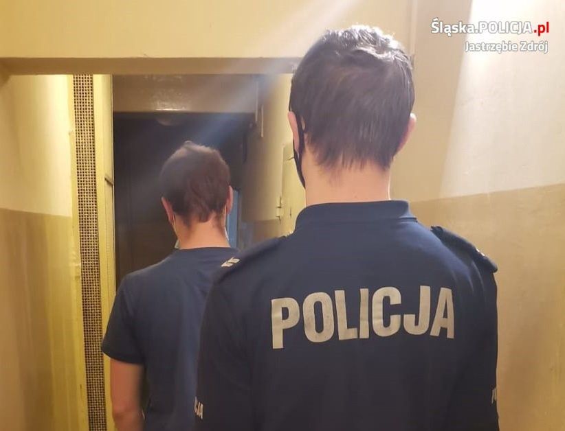 Śląskie. Policja ujęła 21-letniego mężczyznę, który z rozbitą butelką i nożyczkami napadł na mieszkańca Jastrzębia-Zdroju.
