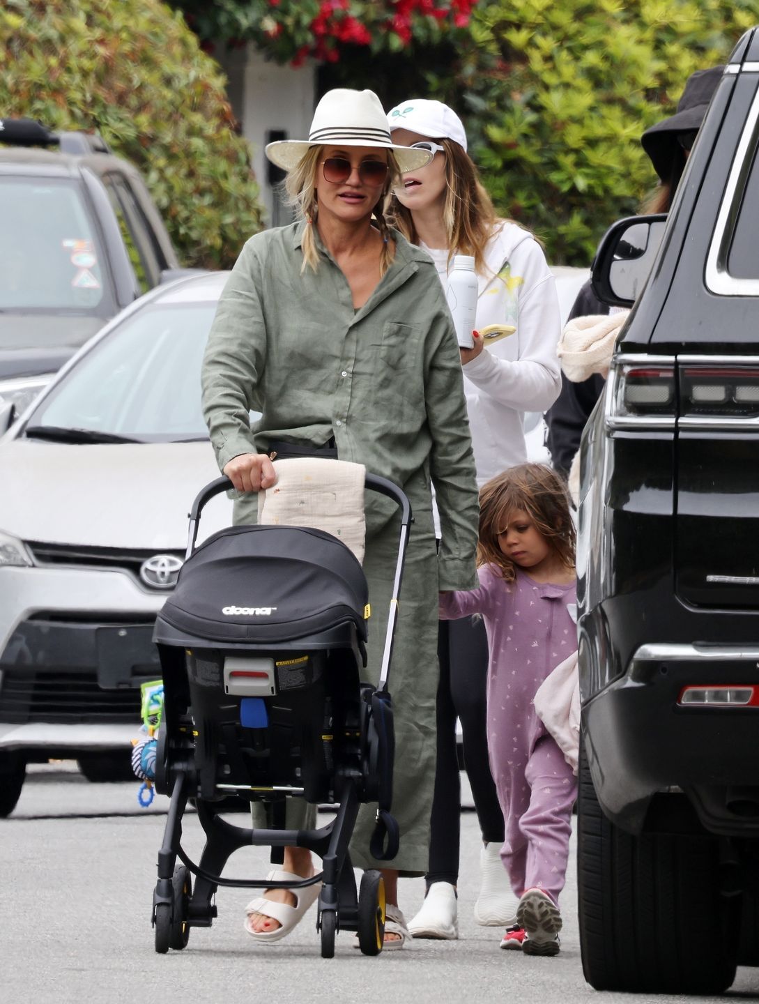 Cameron Diaz "przyłapana" z mężem, dziećmi i znanymi znajomymi