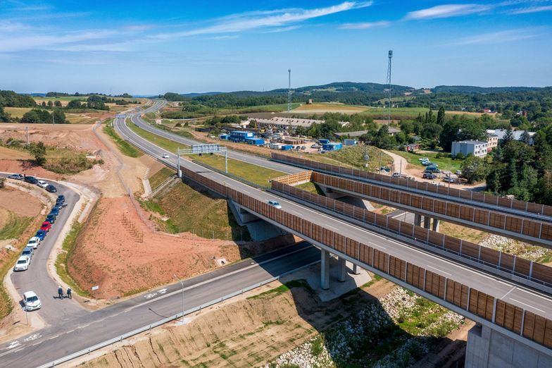 Najdłuższy tunel w Polsce otwarty. Kierowcy już mogą jeździć nowym odcinkiem S3