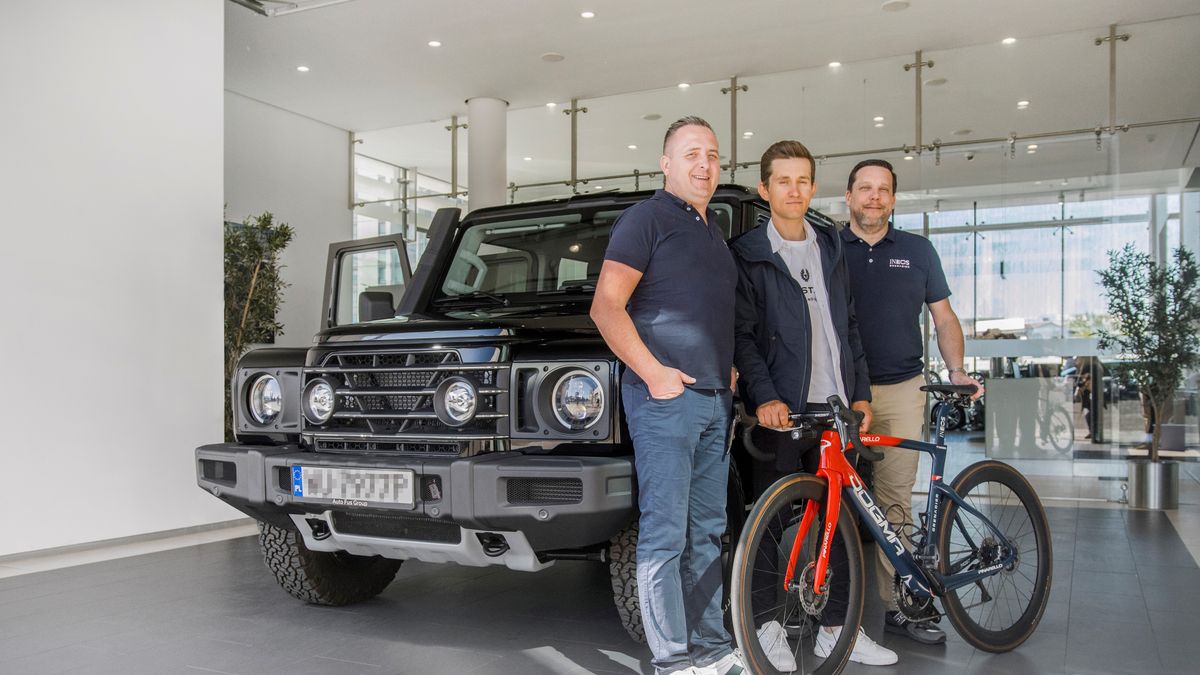 Michał Kwiatkowski odebrał swojego Ineosa