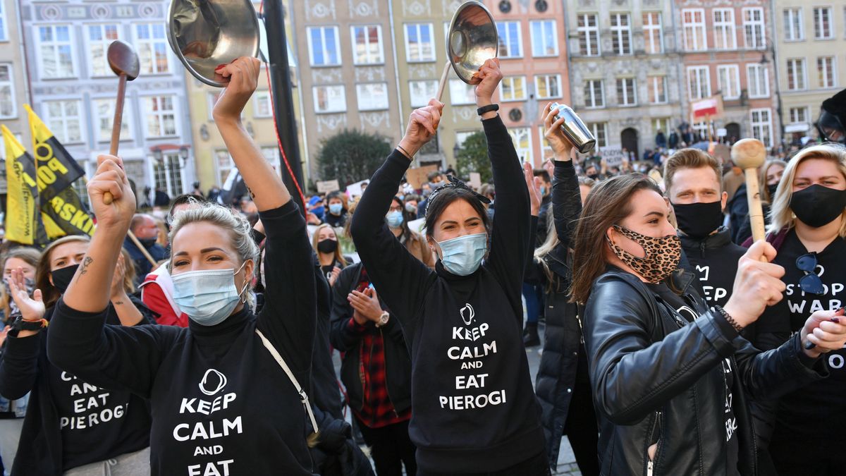 W niedzielne południe w Gdańsku rozpoczęły się protesty przedstawicieli branży gastronomicznej i branży fitness.