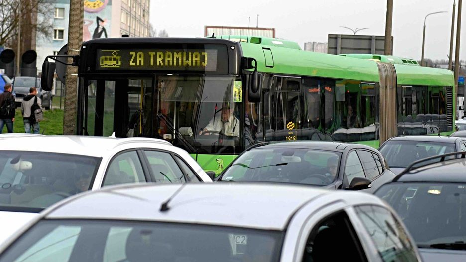 Na wyłączonych odcinkach uruchomiono autobusy za tramwaj 