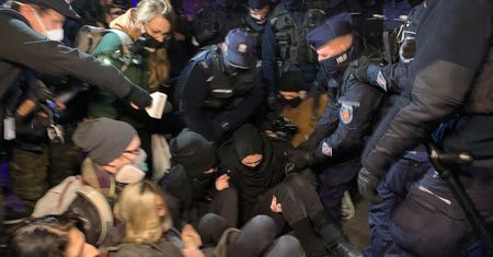 Strajk Kobiet. Protest na ulicach Warszawy. Interweniowała policja
