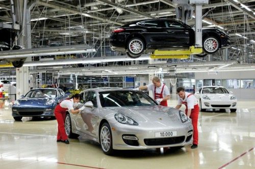 Porsche zarobi majątek na Panamerze