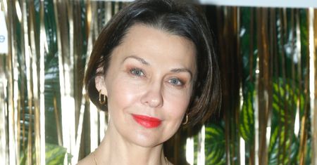 Anna Popek PRĘŻY się w kostiumie nad wodą. Fani zasypali ją nietypowymi komplementami: "Nasza syrenka narodowa" (FOTO)