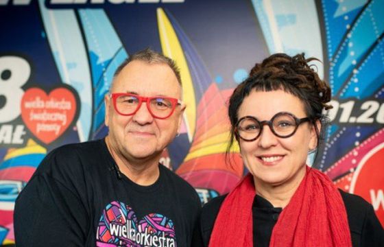 Olga Tokarczuk przekazała replikę noblowskiego medalu na finał WOŚP