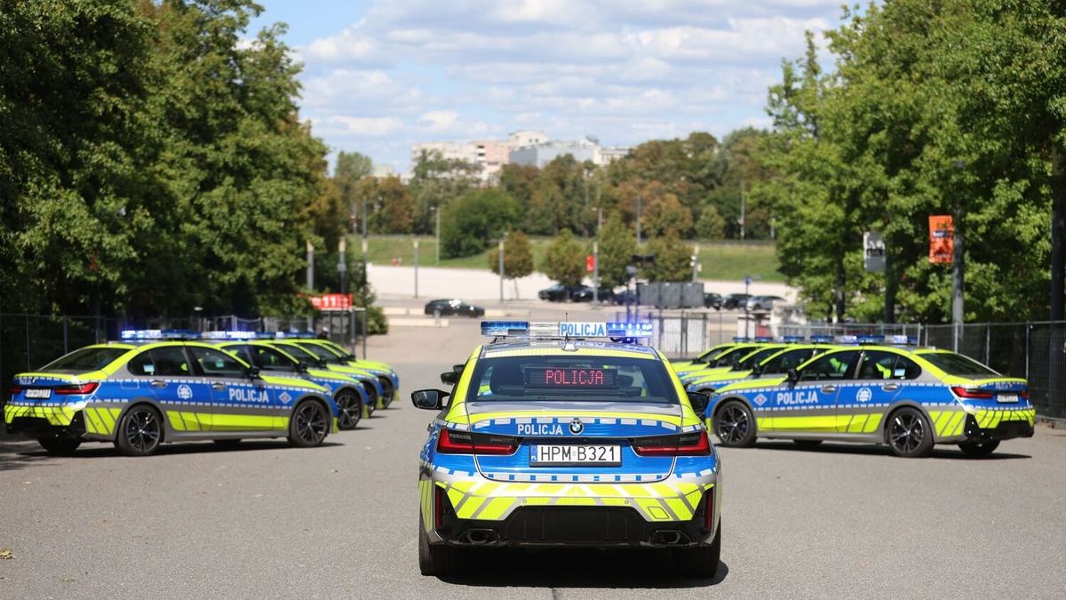 44 nowe oznakowane radiowozy 