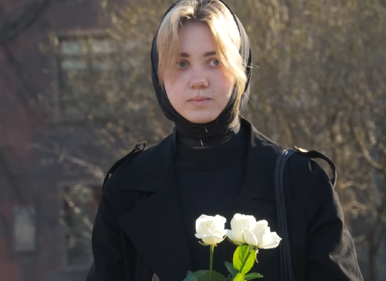 Młoda Rosjanka protestowała przeciwko wojnie. Obrzucono ją wyzwiskami