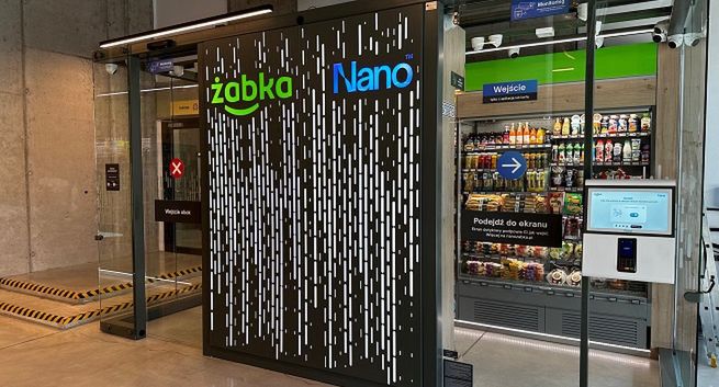 Żabka planuje kolejne sklepy bez obsługi. Robot zaserwuje nam nie tylko hot dogi