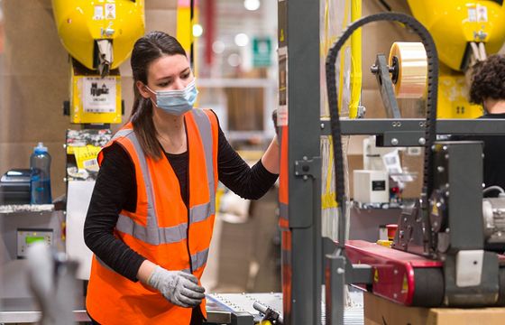 Amazon zatrudni w Polsce ponad 9 tys. pracowników sezonowych