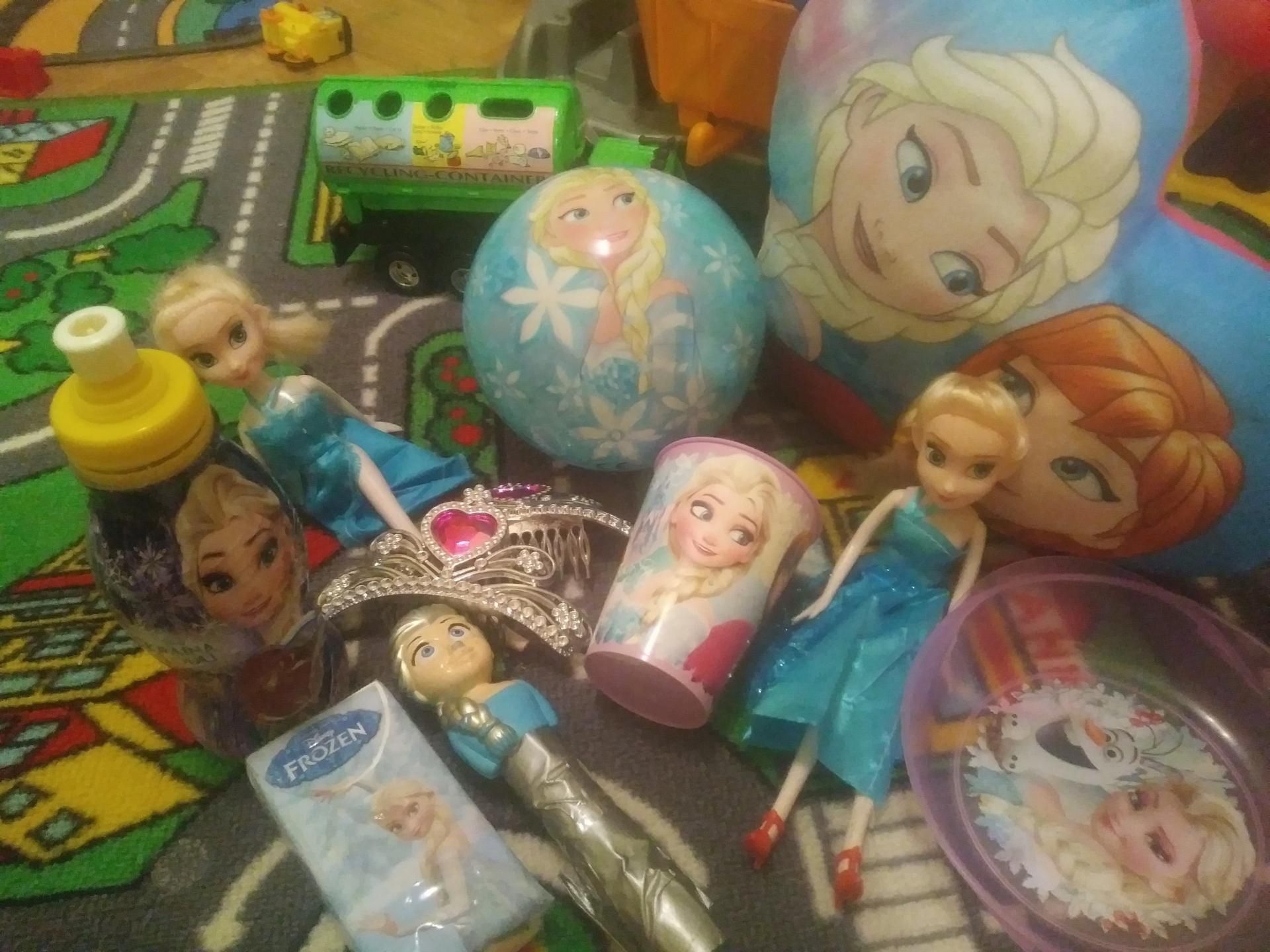 Elsa - ulubiona bohaterka mojego syna. Zbieramy wszystko z jej wizerunkiem