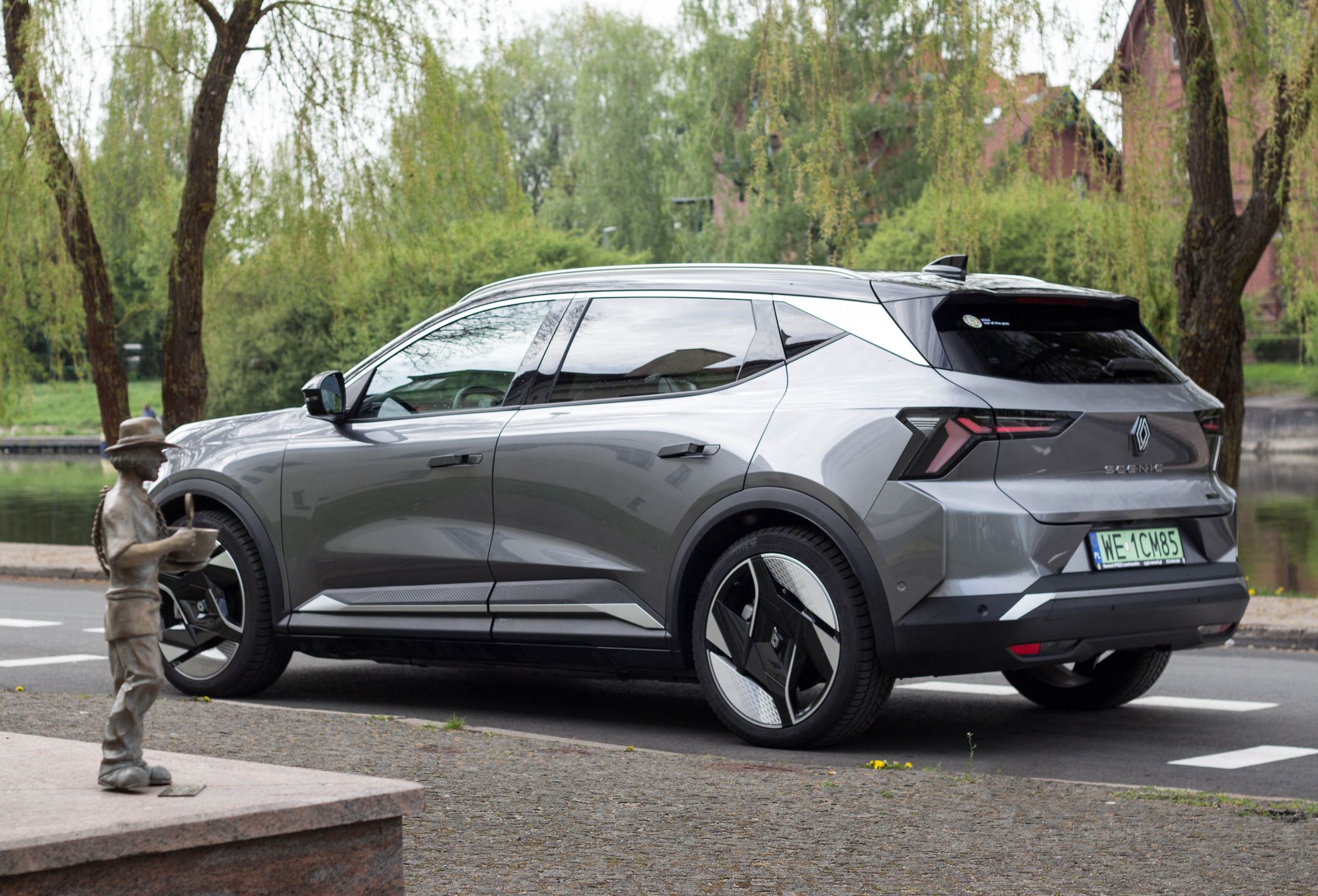 Renault Scenic E-Tech iconic long range