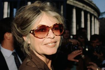 Obroże za 9,4 tys. euro. Szalona aukcja pamiątek Bardot