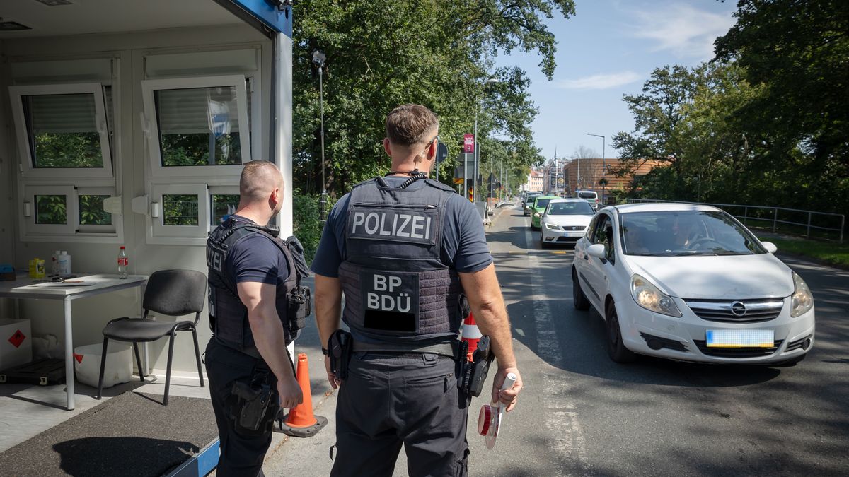 Kontrole na granicy z Niemcami potrwają co najmniej pół roku