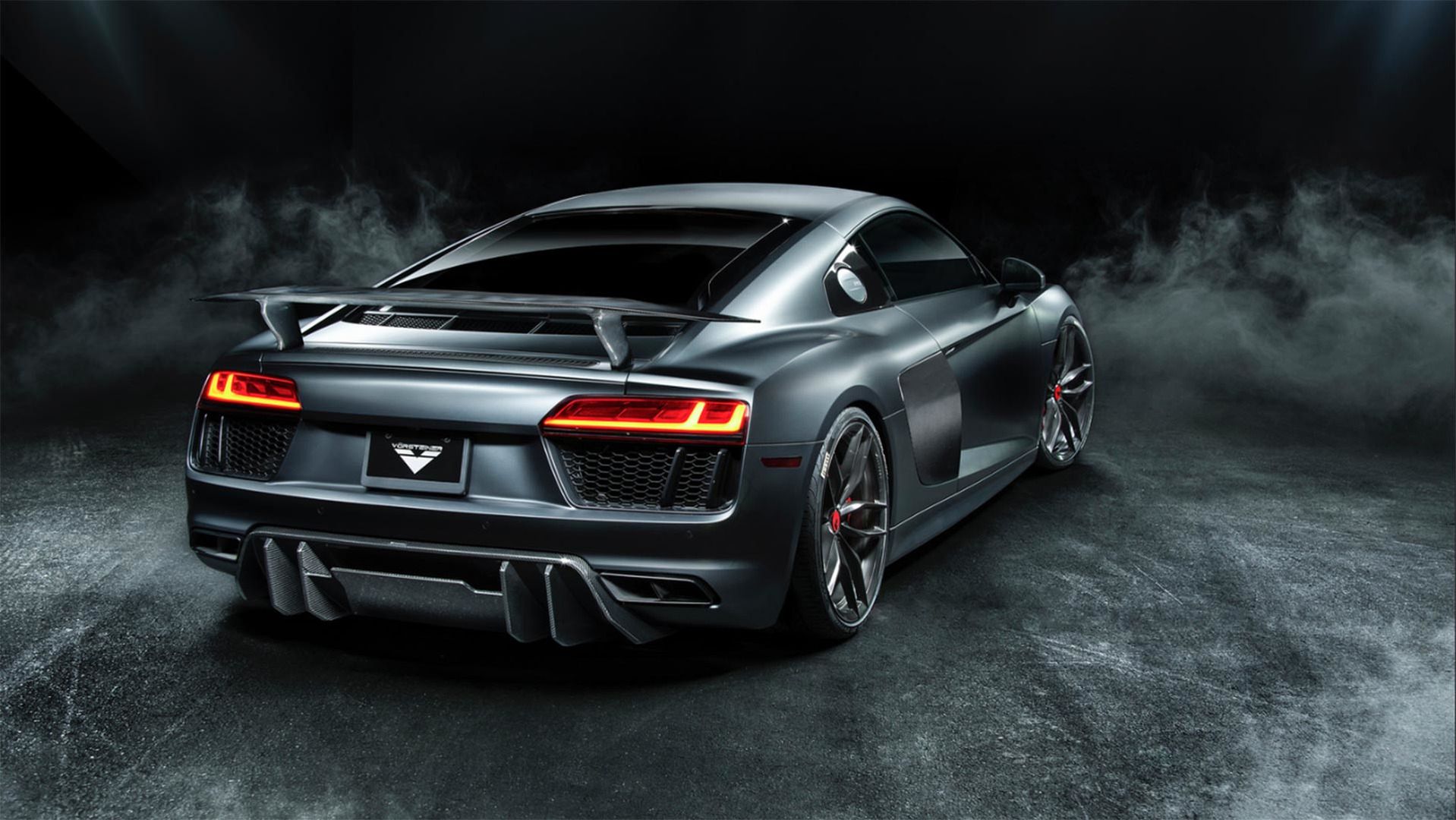 Audi R8 nie jest jedynym samochodem, dla którego Vorsteiner przygotował tak stylizowany pakiet. Podobny zestaw, ale w jeszcze wyższej cenie zaprojektowano również do auta, które znajdziecie na następnej stronie.