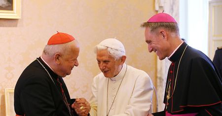 Papież Benedykt XVI o sytuacji w Polsce. "Kwitnie to, co w Niemczech więdnie"