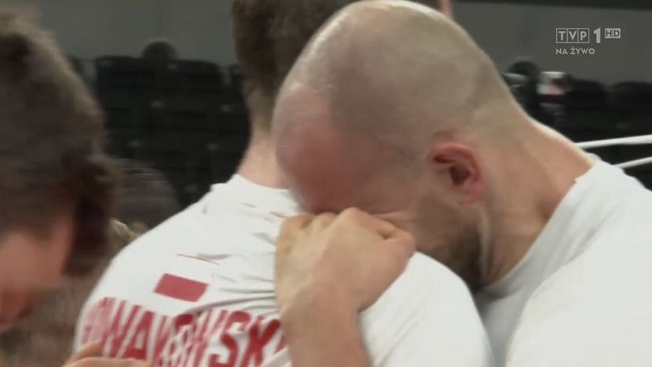 Polscy siatkarze rozpaczają po porażce z Francją
