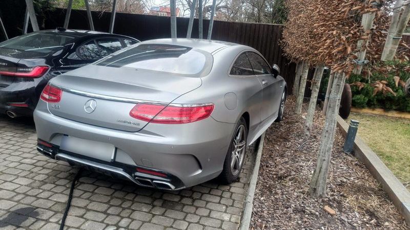 Podejrzani przywłaszczali głównie luksusowe auta