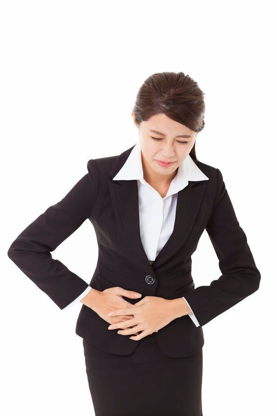 Nagły, kłujący, jednostronny ból jajnika może świadczyć o pęknięciu torbieli.