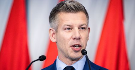 Magyar wzywa do serii dymisji. Grozi obaleniem