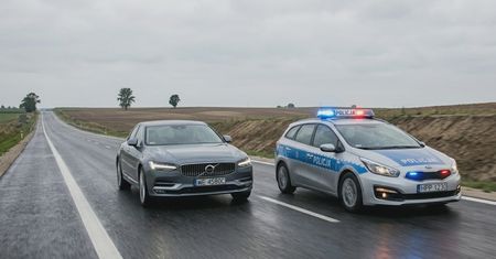 Pościg ulicami Włocławka. 43-latka zakończyła ucieczkę na rondzie