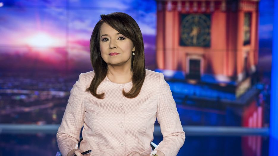Danuta Holecka prowadząca  "Wiadomości" w TVP1.