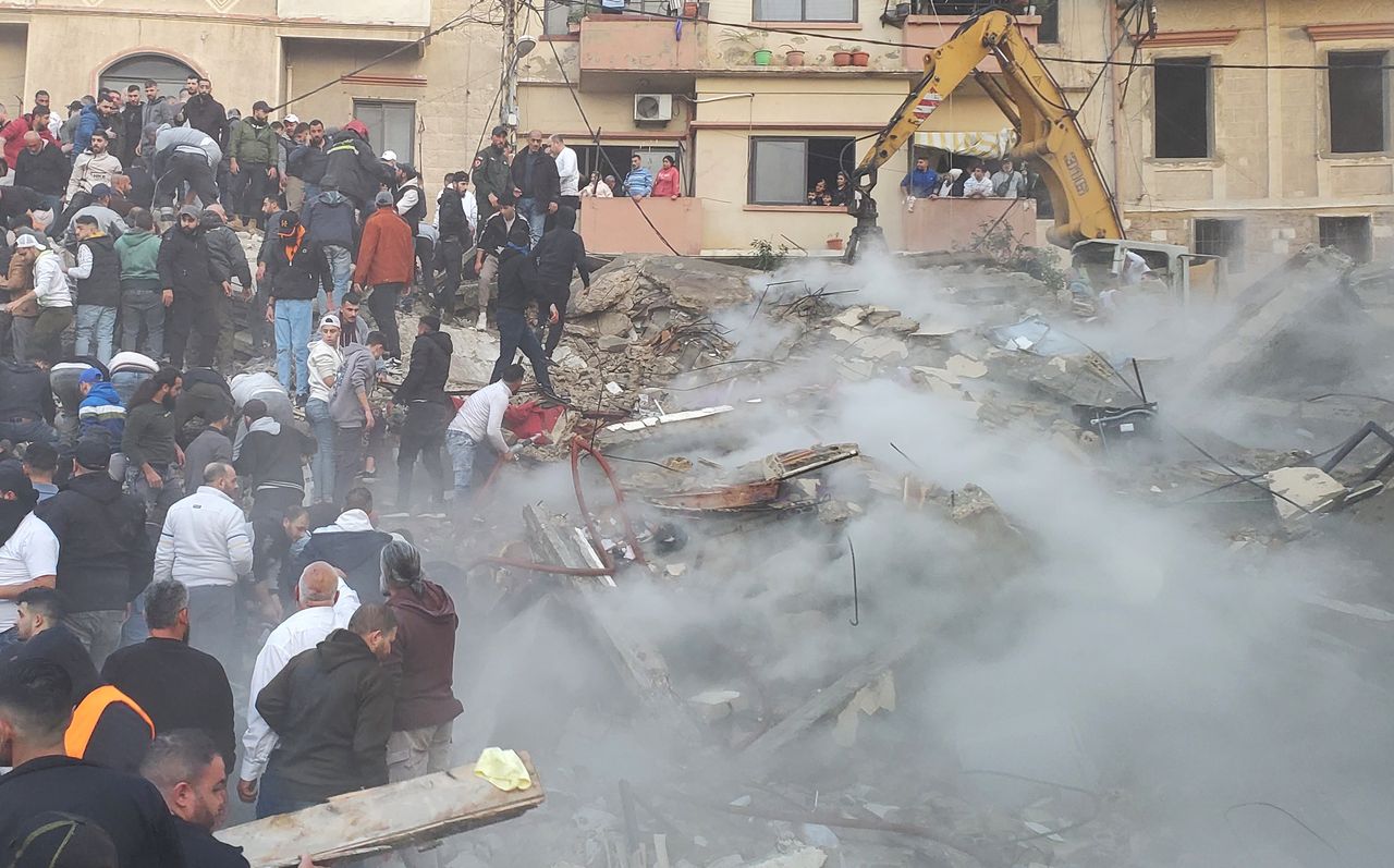 Już 13 ofiar po zawaleniu budynku. Ratownicy wciąż przeszukują gruzowisko